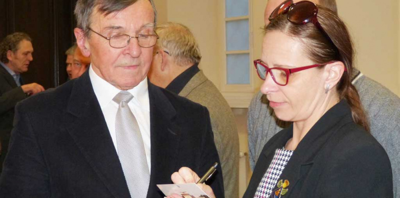 Jerzy Borecki podczas wernisażu poprzedniej wystawy fotograficznej w Muzeum w Łowiczu, w marcu 2016 roku. Fot. Mirosława Wolska-Kobierecka