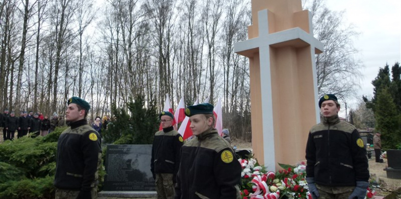 Bratnia Mogiła na cmentarzu w Dobrej. Fot. EWR