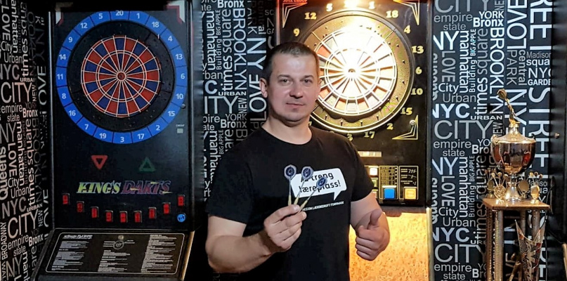 18dartOML-01: Artur Borowiec został zwycięstwo ostatniego turnieju darta. Fot.: Artur Borowiec.