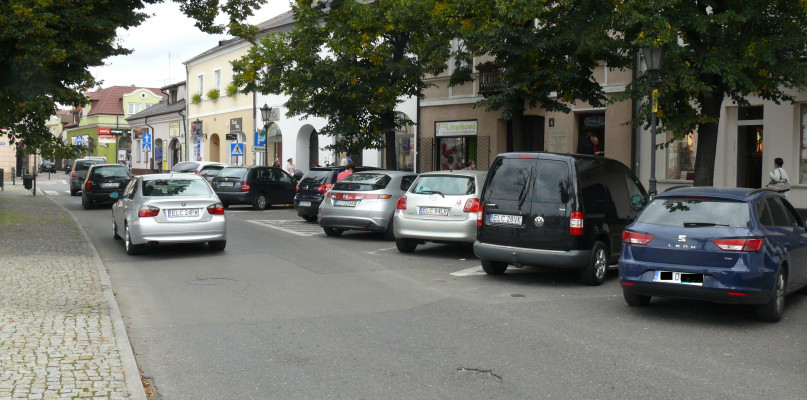 Zaparkować w południe na Nowym Rynku? - Hmm..., niełatwe zadanie.
