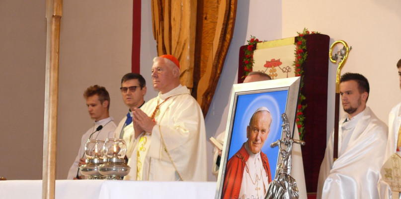 Relikwie św Jana Pawła II w kościele w Boczkach Chełmońskich.