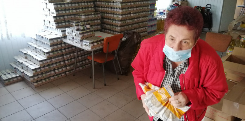 Rozdawanie żywności w Łowiczu.