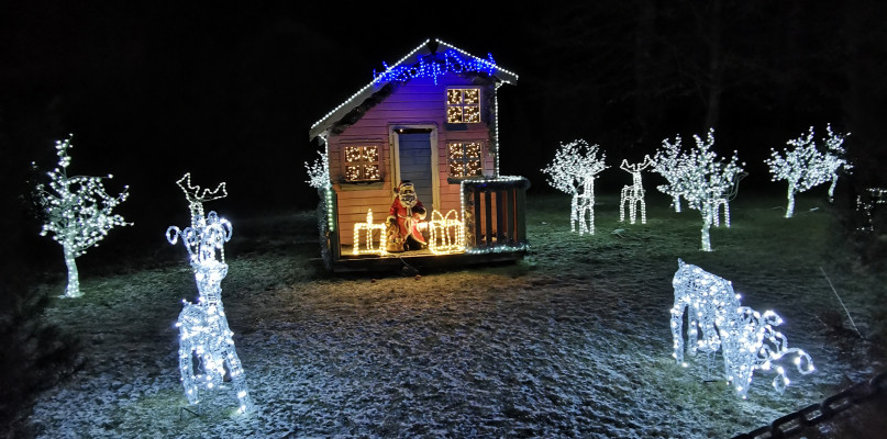 Ogród przy ul. Małszyce w ostatni dzień funkcjonowania iluminacji.
