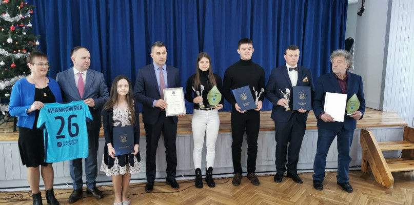 Wręczenie tytułów ambasadora gminy Chąśno i nagród im. kamila Zabosta. fot. Tomasz Matusiak