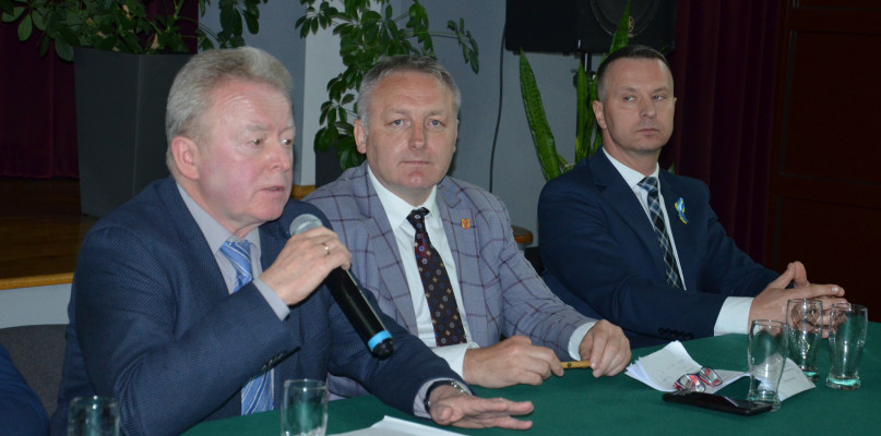 Od lewej: Janusz Wojciechowski, Andrzej Górczyński - wicemarszałek województwa łódzkiego oraz Krzysztof Skowroński - wójt gminy Zduny. 