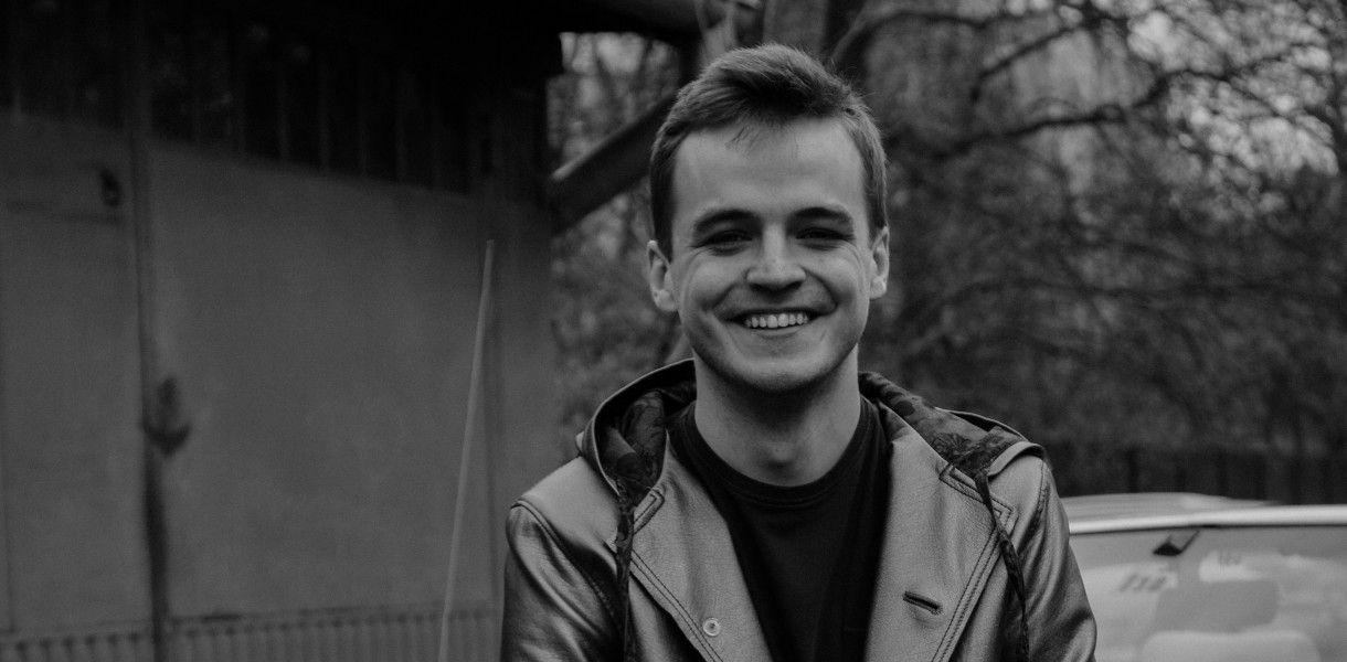 Drinu (ur. 1993 r.), a właściwie Jędrzej Demianiuk, pochodzi z Lublina. 