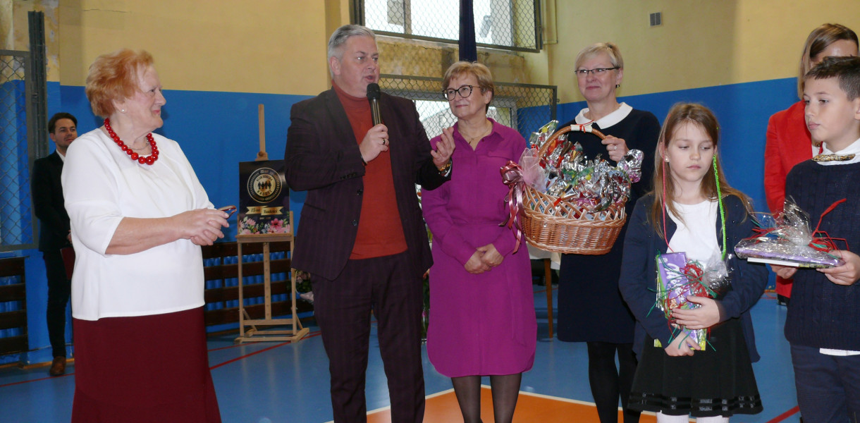 Anna Bieguszewska (z lewej) kieruje Klubem Seniora Radość w Łowiczu od początku jego powstania. 