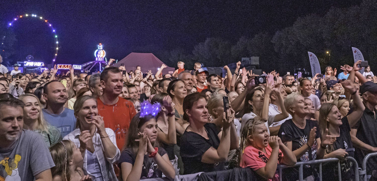 Tłumy pod sceną na koncercie Agnieszki Chylińskiej podczas Święta Głowna 20 sierpnia 2022 roku. Zdjęcie poglądowe. Fot. Anna Pindral