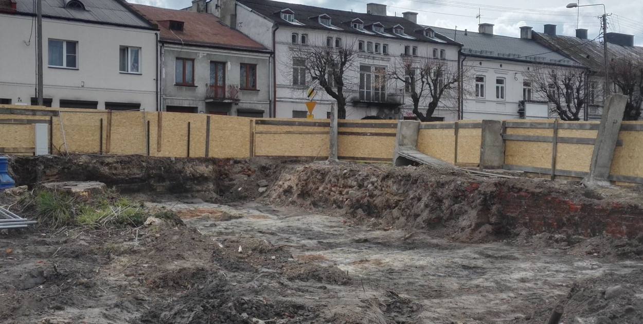 Teren przy ul. Podrzecznej, na którym rozpoczną się prace archeologiczne. Fot. Dawid Domański