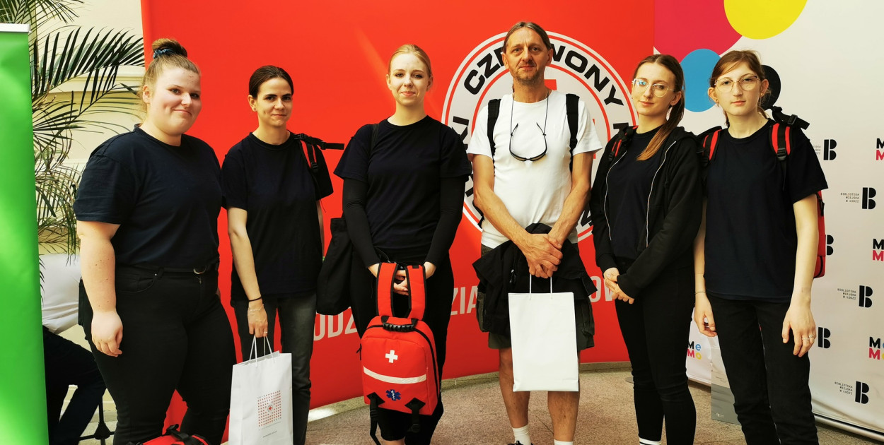 Drużyna z I LO: Aleksandra Białas, Magdalena Wojenko (kapitan), Wiktoria Gontarek, Adam Heince (opiekun), Małgorzata Krawczyk, Katarzyna Szczypkowska i Magdalena Wojenko. fot. I LO 