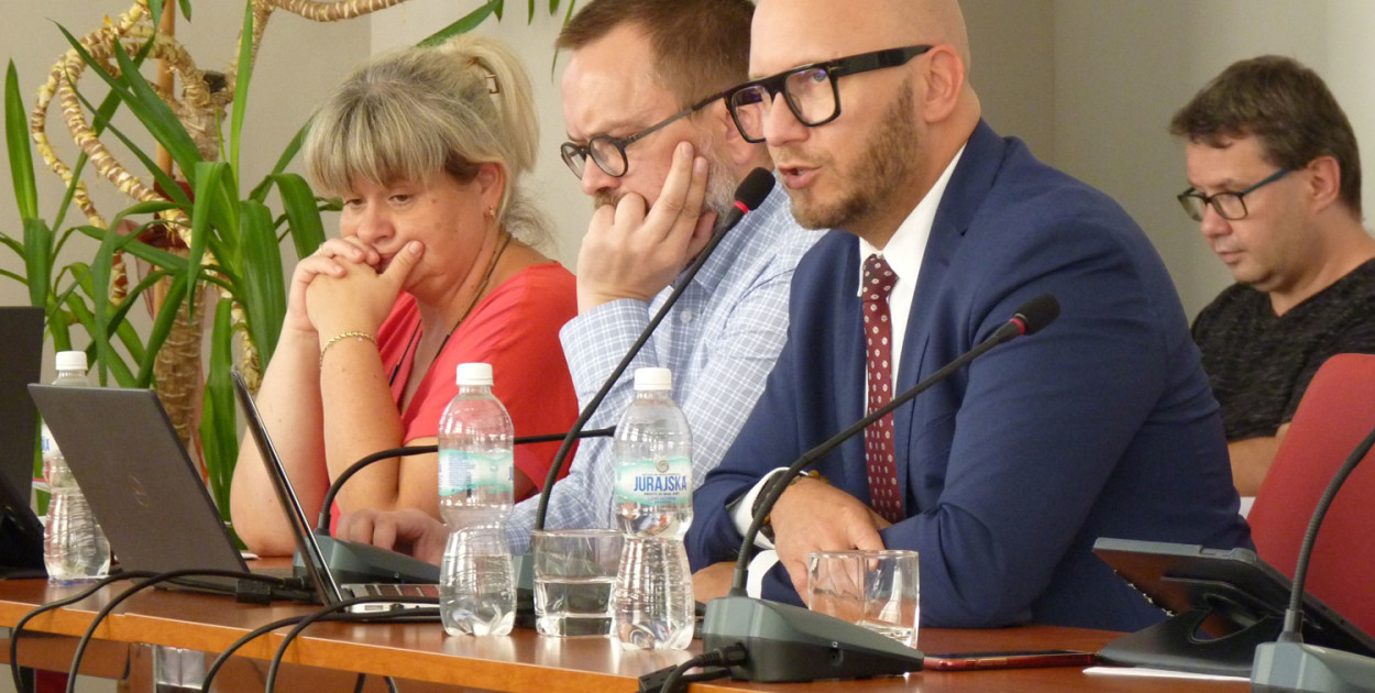 Gmina Żychlin zaciąga wielkie zobowiązania. Do zapłaty będzie 8 milionów odsetek