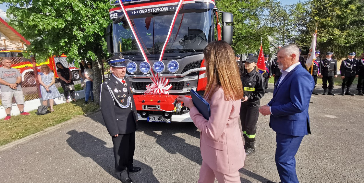 Za chwilę kluczyki do nowej Scanii zostaną uroczyście przekazane