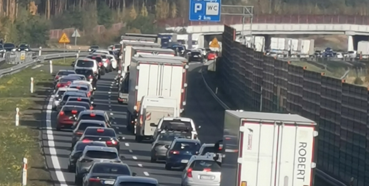 Tak to wygląda z wiaduktu w Joachimowie Mogiłach