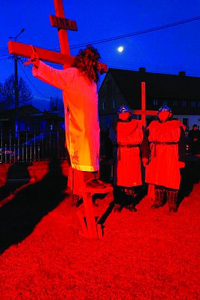 Droga Krzyżowa zainscenizowana w Pacynie-11485