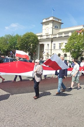 Pochód z 50-metrową flagą ulicami Łowicza-11535