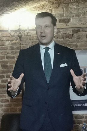 Spotkanie przedwyborcze w piwnicy muzeum-11552