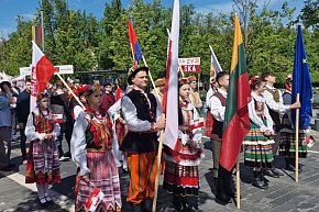 Rodacy z Łowicza wsparli Polaków na Litwie-11573