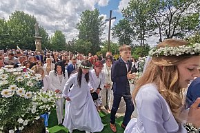 Pierwsza Komunia Święta w parafii w Nieborowie (FOTO)-11601