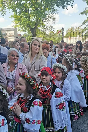 Pierwsza Komunia św. w katedrze w Łowiczu [FOTO]-11595