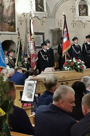 Ostatnie pożegnanie Arkadiusza Stępnia, burmistrz Kiernozi-11807