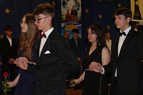 W \"Jedynce\" bal ósmych klas z Oskarową galą-11818
