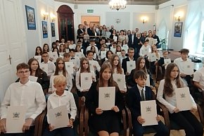 Wręczanie stypendiów naukowych w ratuszu-12073