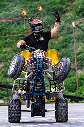 Monster Trucki w Łowiczu! Czeka nas kaskaderskie show-12074