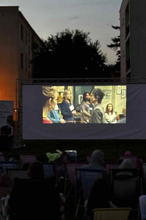 Kino plenerowe na Zatorzu z 100 widzów-12143