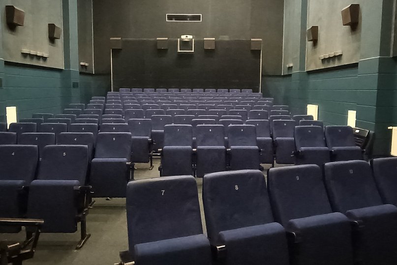Wymiana foteli w kinie Fenix