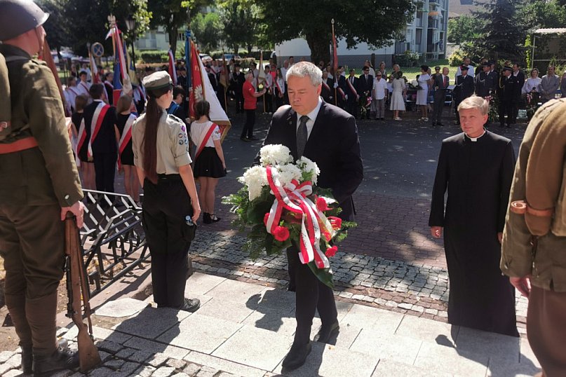 Uroczystości patriotyczne pod pomnikiem Piłsudskiego