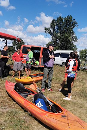 Urzecze. Chwycili wiosła w dłoń-12275