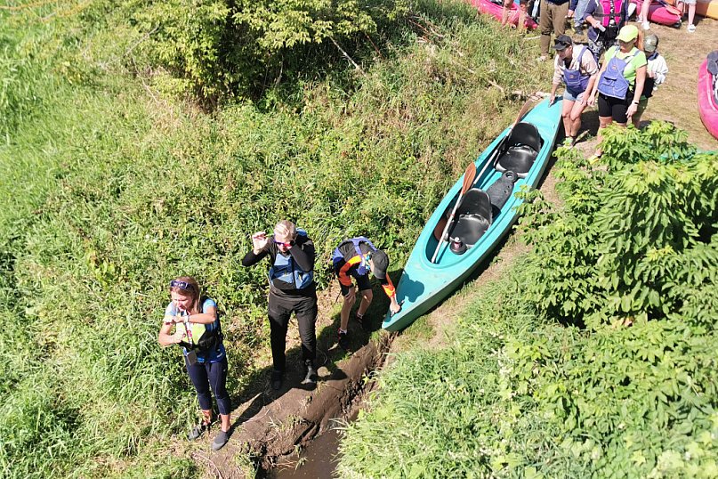 Urzecze. Chwycili wiosła w dłoń