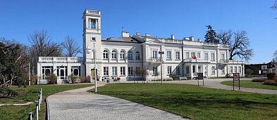 Sanniki. Oprowadzanie z przewodnikiem-4215