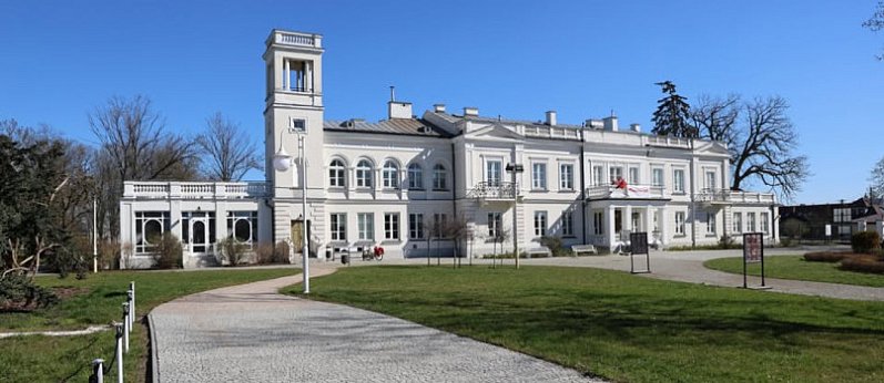 Sanniki. Oprowadzanie z przewodnikiem