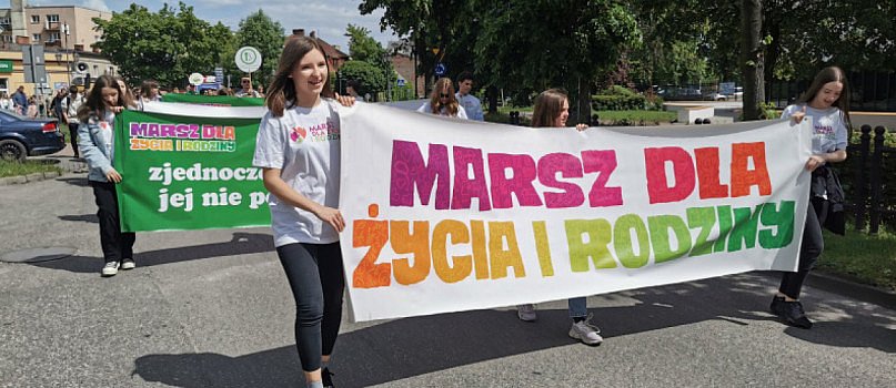 Łowicz. Marsz dla życia i rodziny-4318