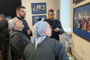 Wernisaż wystawy upamiętniającej wizytę Jana Pawła II w Łowiczu (ZDJĘCIA)-309872
