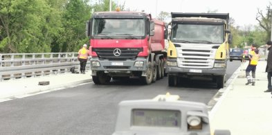 Sprawdzili most w Łowiczu - 128 ton stanęło na jednym przęśle-310740