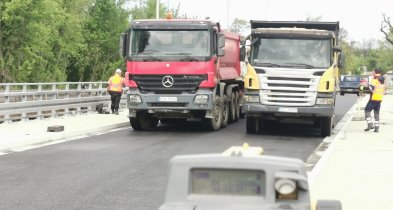 Sprawdzili most w Łowiczu - 128 ton stanęło na jednym przęśle-310740