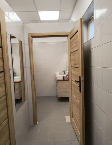 Pomieszczenia sanitarne w Domu Ludowym  w Kadzielinie w nowej odsłonie-310823