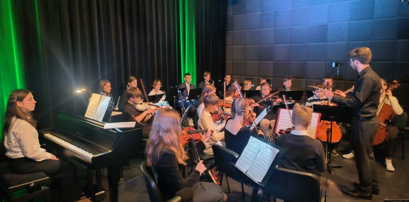 Wspaniały koncert muzyki filmowej w Łowiczu w wykonaniu młodych artystów - 311206