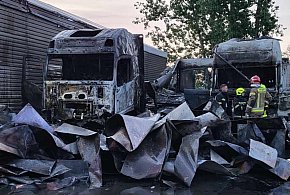 Kocierzew Południowy. W nocy spłonęły dwa samochody ciężarowe-311398