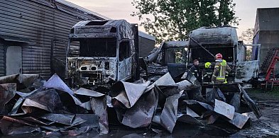 Kocierzew Południowy. W nocy spłonęły dwa samochody ciężarowe-311398