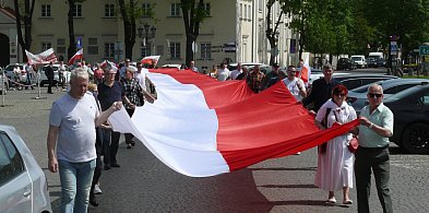 Szli z wielką flagą Polski przy dźwiękach m.in. Bogurodzicy-311501