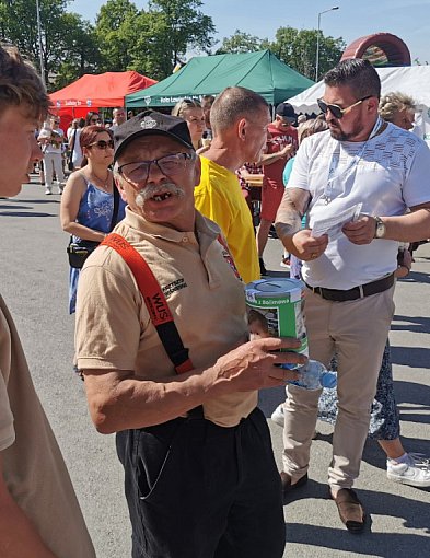 Tłoczno na rynku w Bolimowie w akcji pomocy dla Kubusia-311560