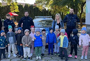 Policjanci z wizytą w przedszkolu „Jaś i Małgosia” w Łowiczu  -317305