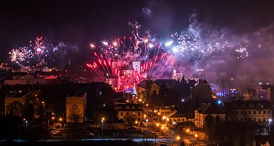 Łowicz przywitał Nowy Rok Sylwestrem na Starym Rynku - jak oceniasz imprezę?-320767