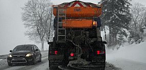 Okolice Łowicza. Czy piaskarki wyjechały na drogi?