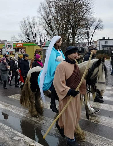 Orszak Trzech Króli przeszedł ulicami Łowicza (FOTO, VIDEO)-320902