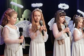 Piękny koncert laureatów festiwalu Kolęd i Pastorałek w Domaniewicach -321704