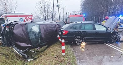 Głowno. Zderzenie Skody z Toyotą na ul. Dworskiej -323456